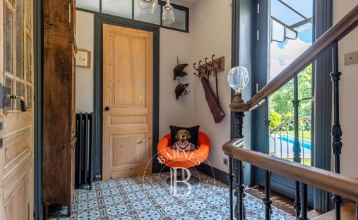 Haus in Collonges-au-Mont-d'Or, Auvergne-Rhone-Alpen, Frankreich 1