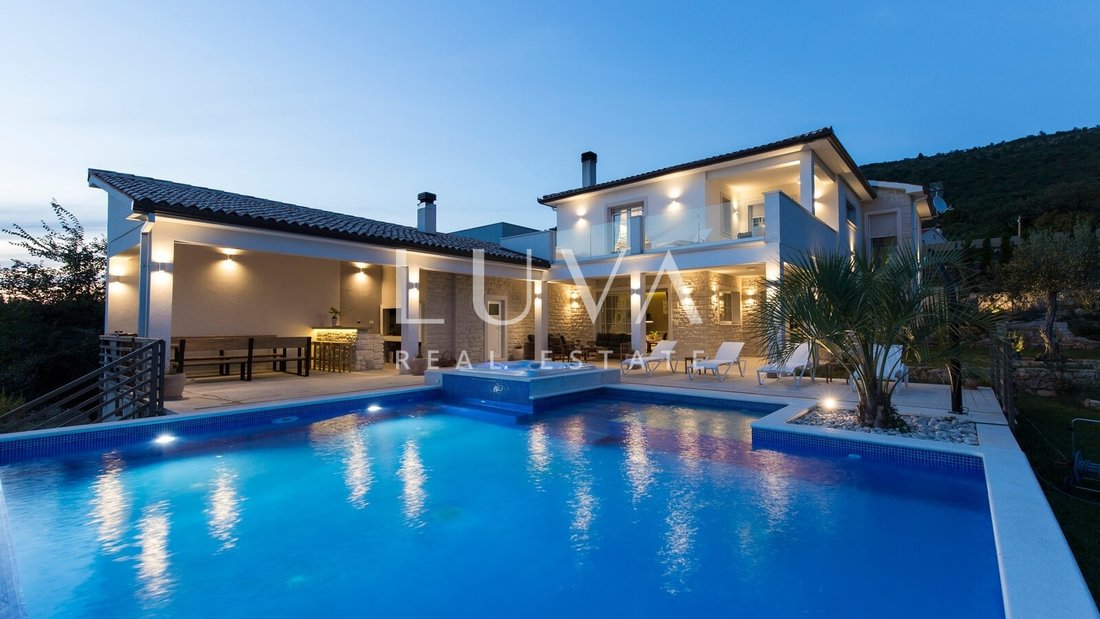 Villa in Opcina Rasa, Istria County, Croatia 1 - 17438713