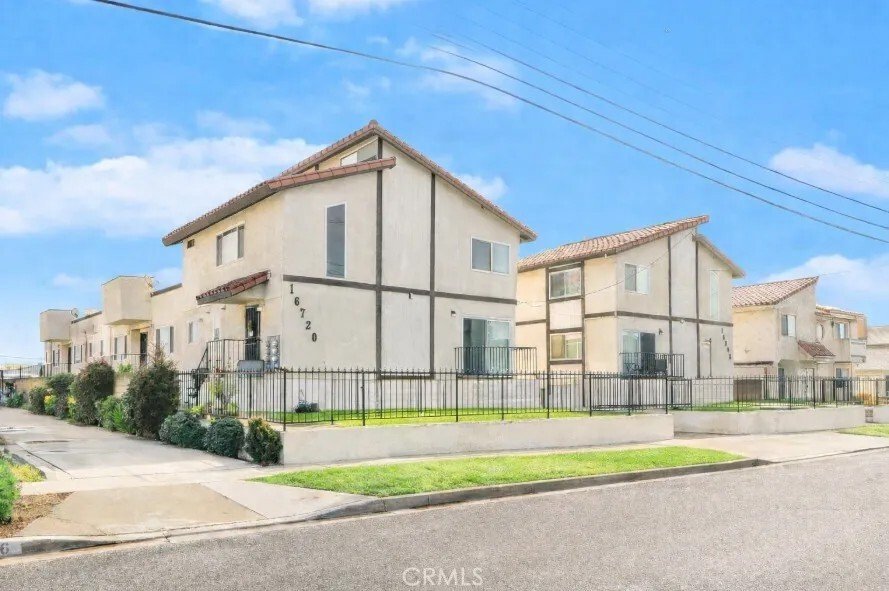 Gardena, California, United States 4 - 17606811