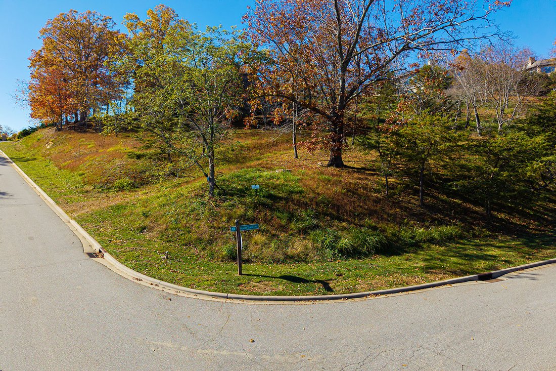 Land in Asheville, North Carolina, United States 2 - 18059810