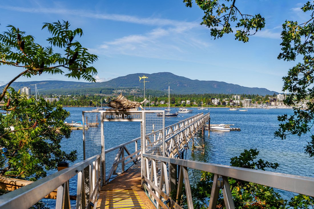 House in Nanaimo, British Columbia, Canada 3 - 18056476