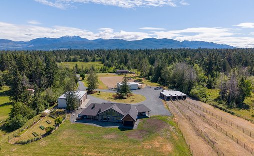 House in Qualicum Beach, British Columbia, Canada 1