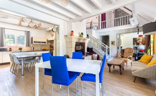 House in Galgon, Nouvelle-Aquitaine, France 1