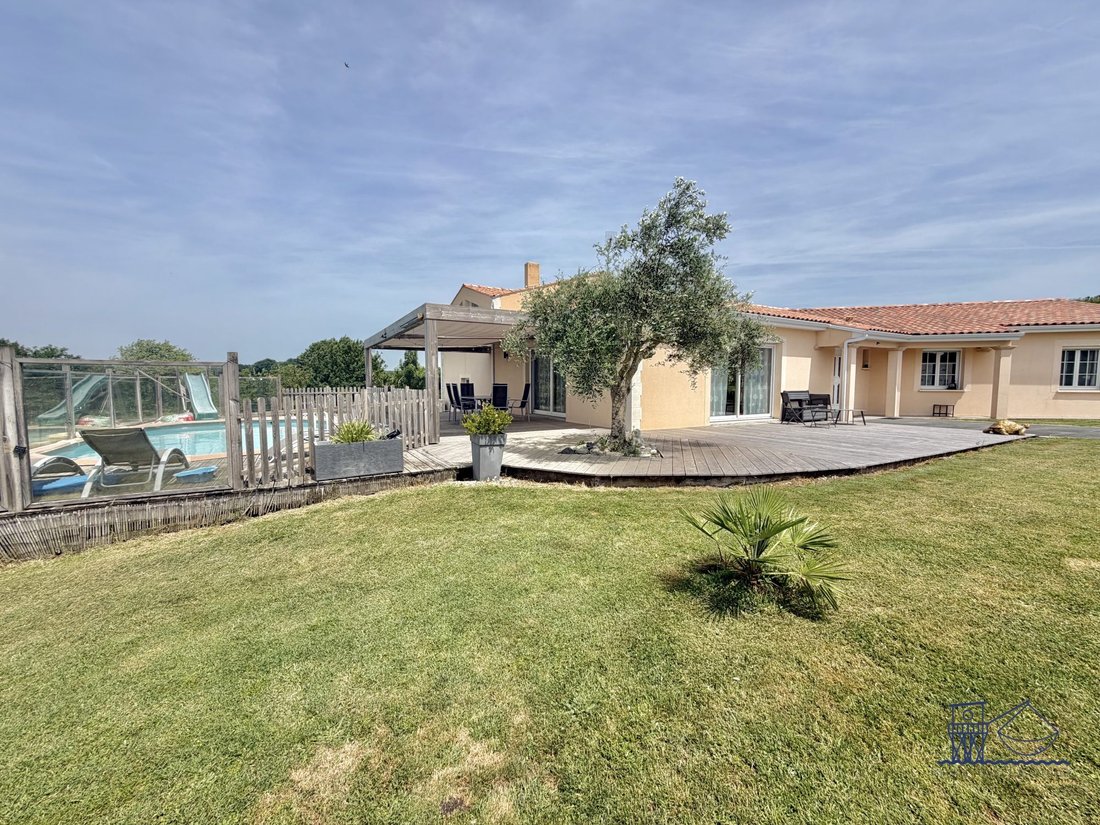 House in Floirac, Nouvelle-Aquitaine, France 1 - 18059871