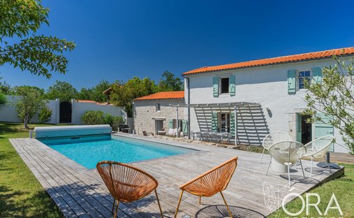 House in Andilly-les-Marais, Nouvelle-Aquitaine, France 1