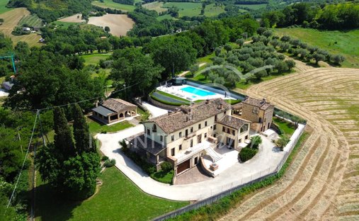 Casa de Campo en Caldarola, Marcas, Italia 1