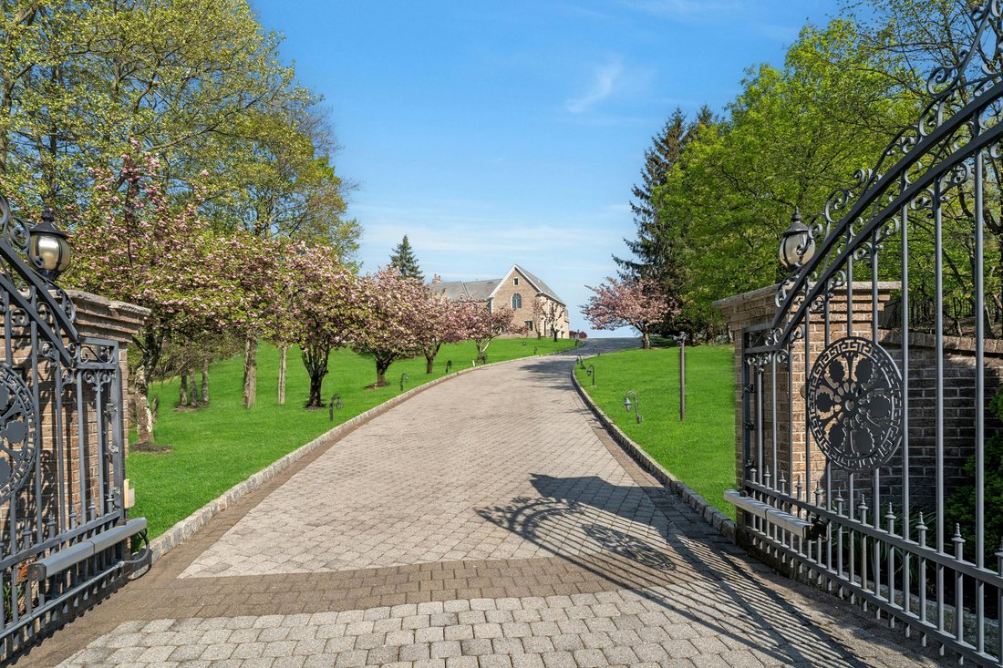 Montclair, New Jersey, United States 2 - 18061034