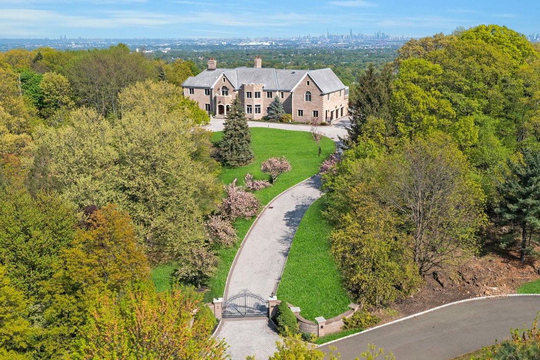 Montclair, New Jersey, United States 1 - 18061034