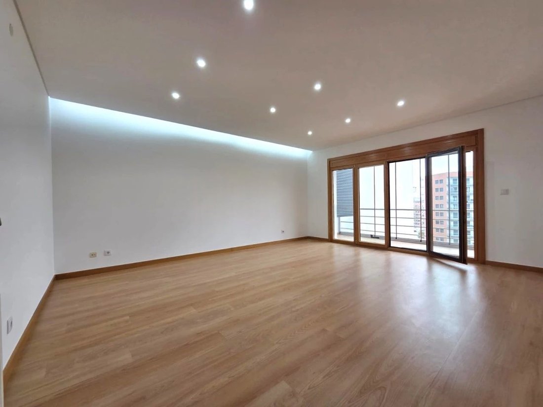 Apartment in Odivelas, Lisbon, Portugal 3 - 18060587