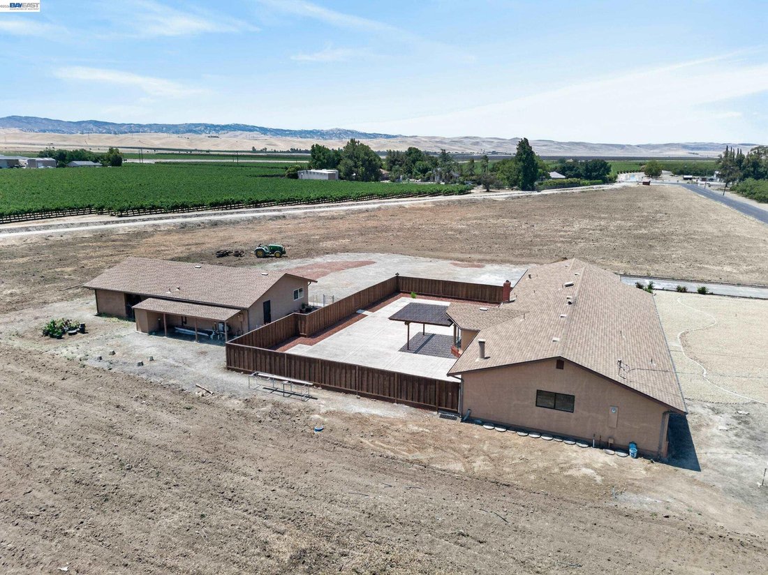 House in Tracy, California, United States 1 - 18041521