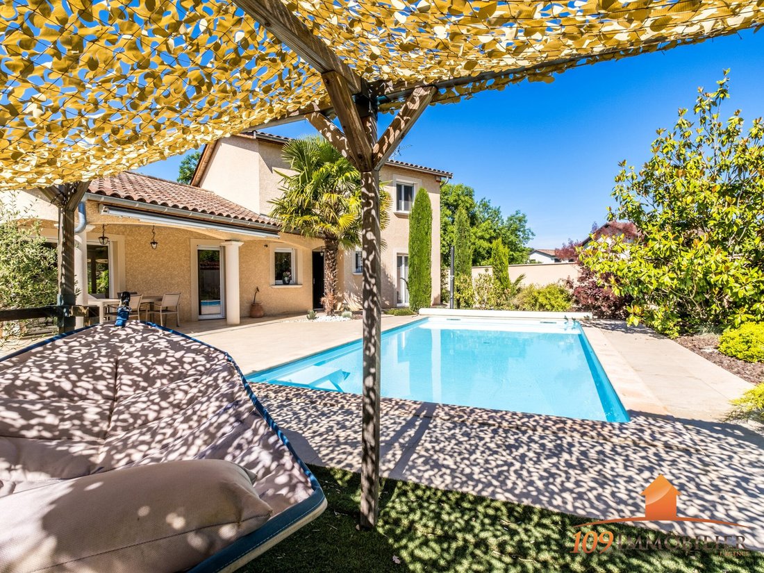 Villa in Arnas, Auvergne-Rhône-Alpes, France 1 - 18060593