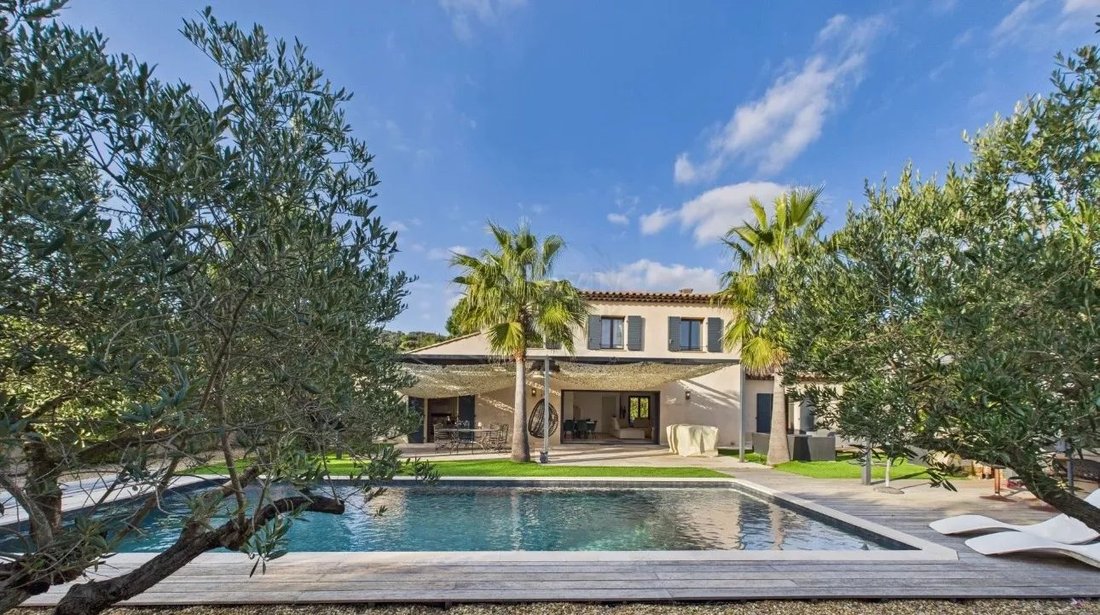 Villa in Le Plan-de-la-Tour, Provence-Alpes-Côte d'Azur, France 1 - 18060487