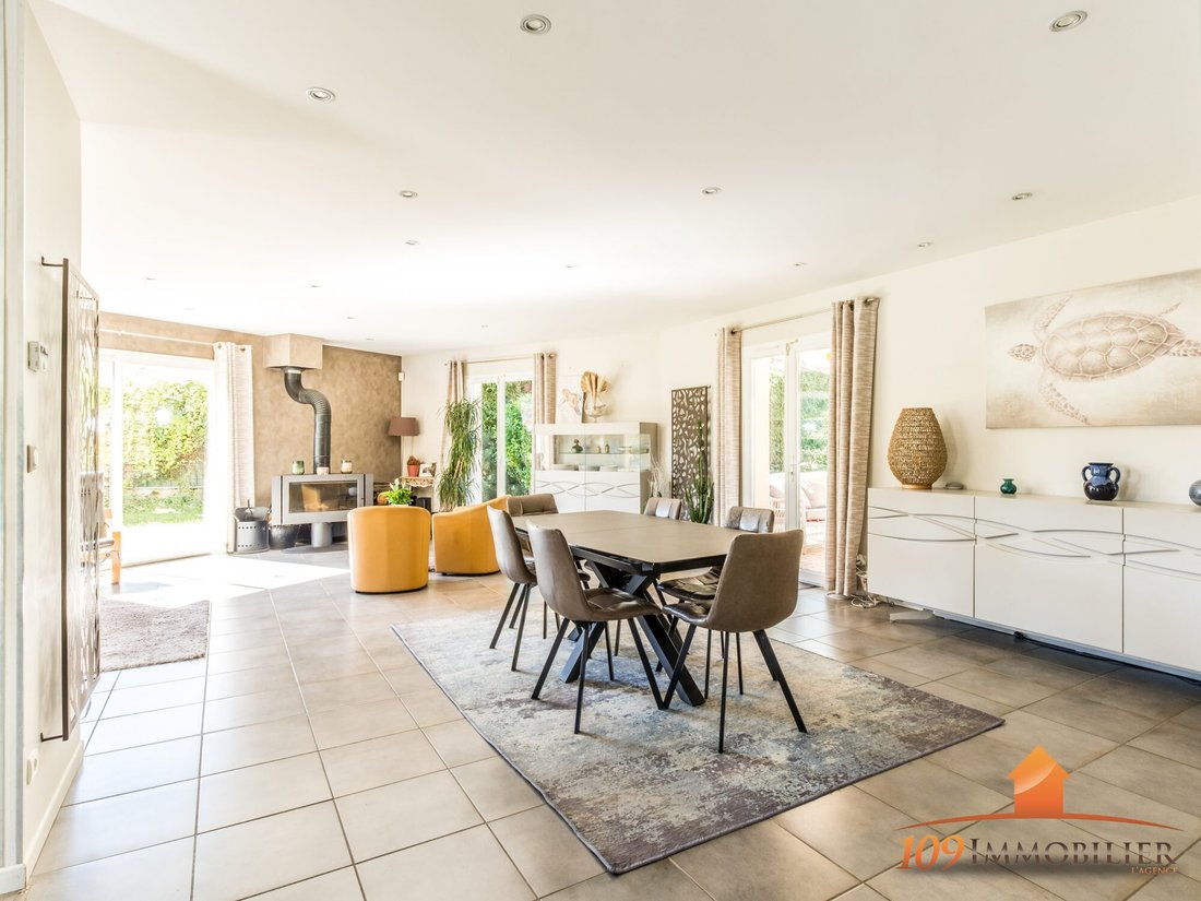 Villa in Arnas, Auvergne-Rhône-Alpes, France 4 - 18060593
