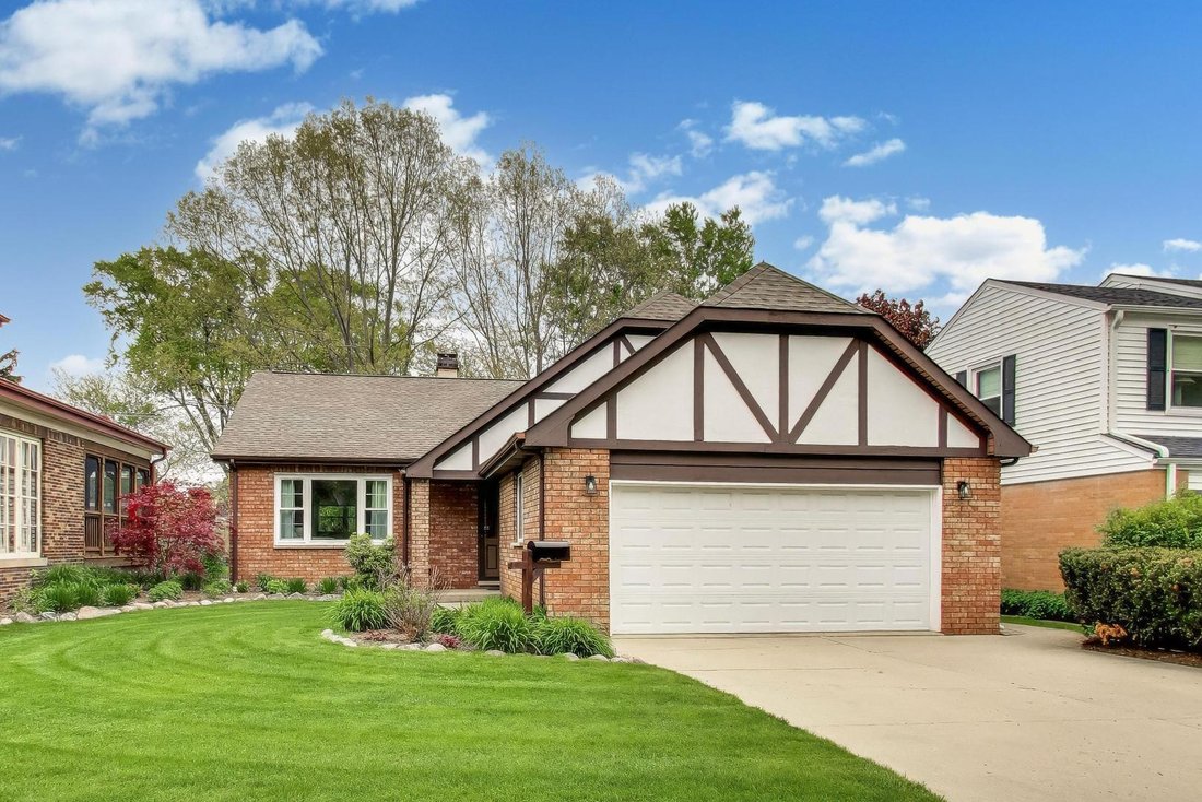 House in Mount Prospect, Illinois, United States 3 - 18060938