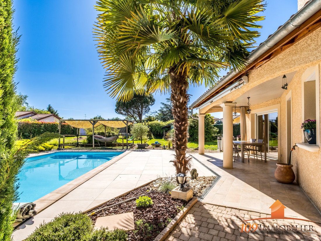Villa in Arnas, Auvergne-Rhône-Alpes, France 2 - 18060593