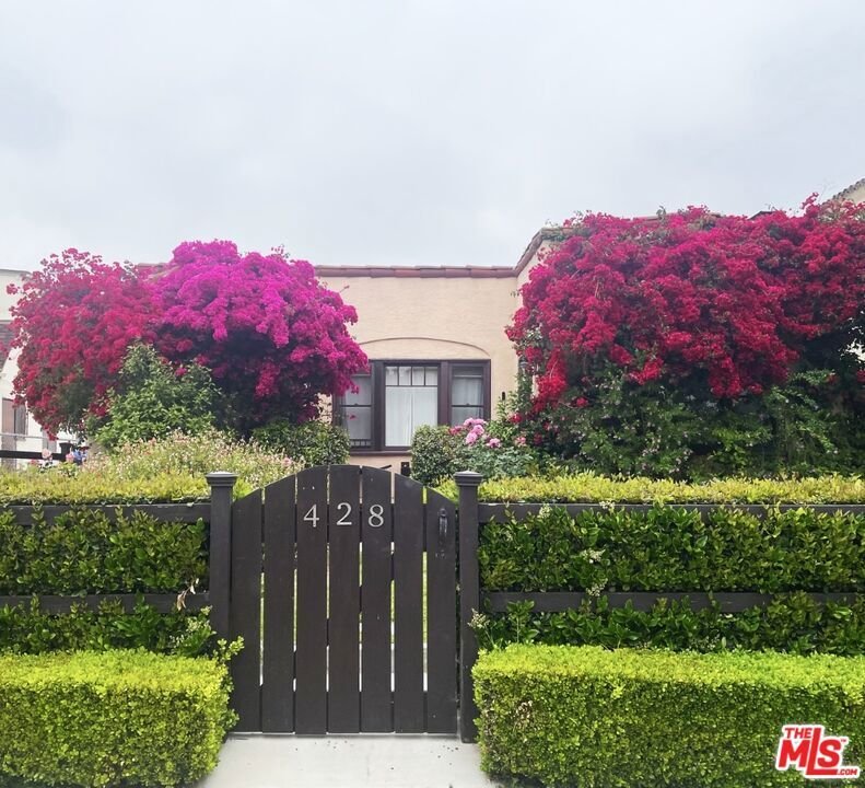 Los Angeles, California, United States 2 - 18060215