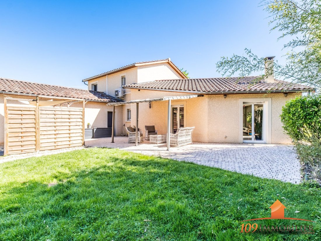 Villa in Arnas, Auvergne-Rhône-Alpes, France 3 - 18060593