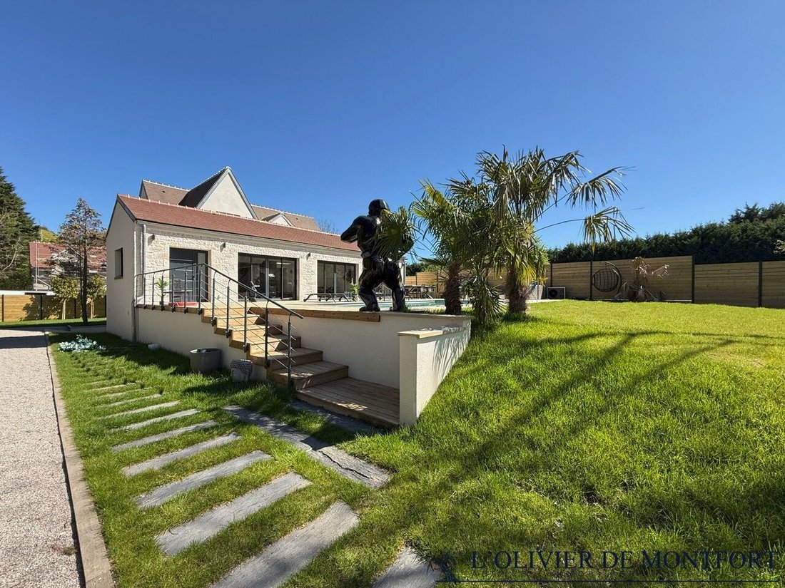 House in Montfort-l'Amaury, Ile-de-France, France 4 - 18060875