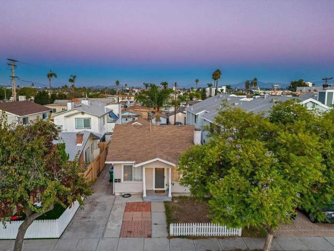 San Diego, California, United States 1 - 18060998