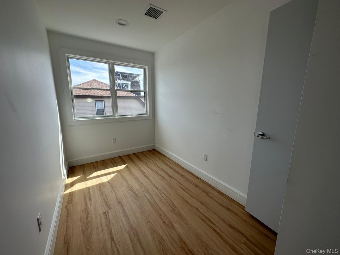 House in New York, New York, United States 4 - 18060233