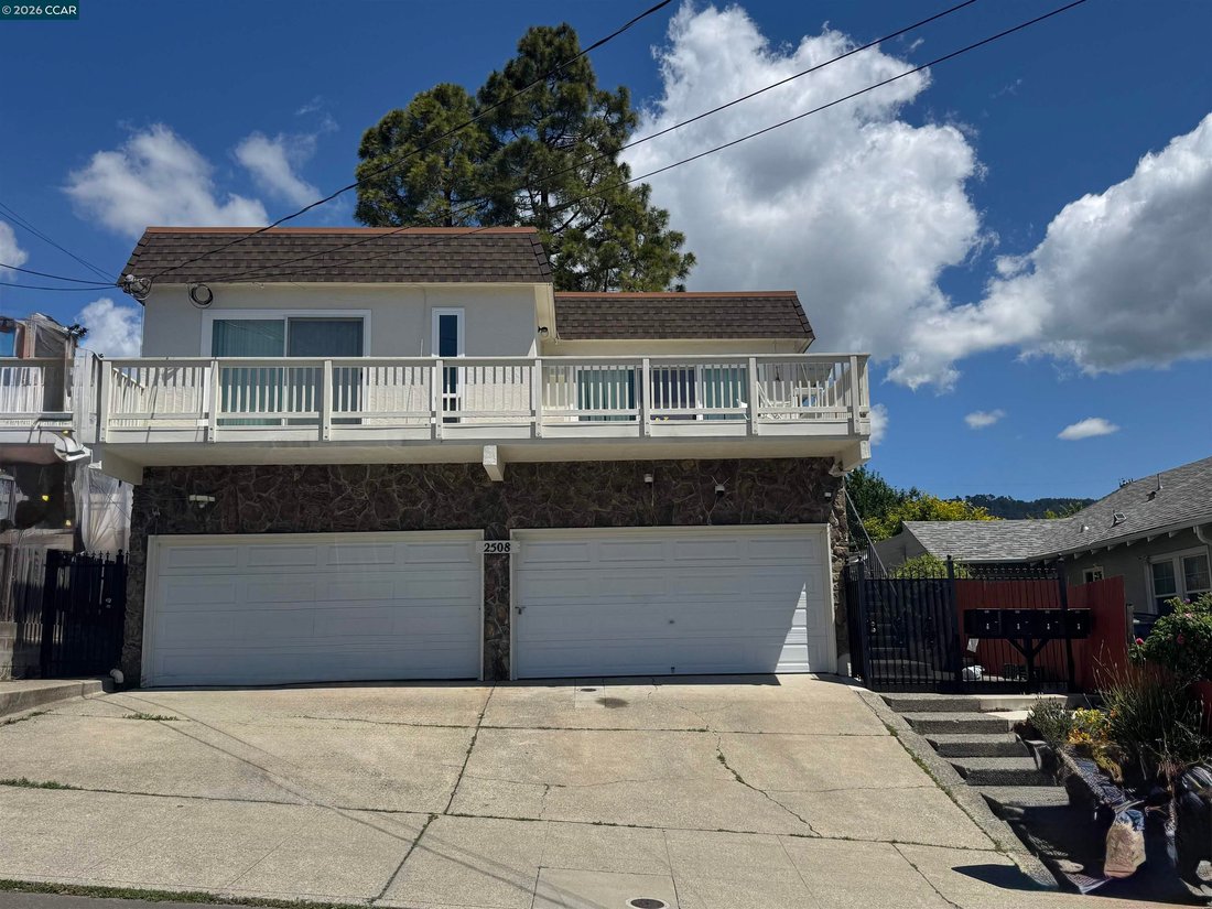 Oakland, California, United States 1 - 18060361