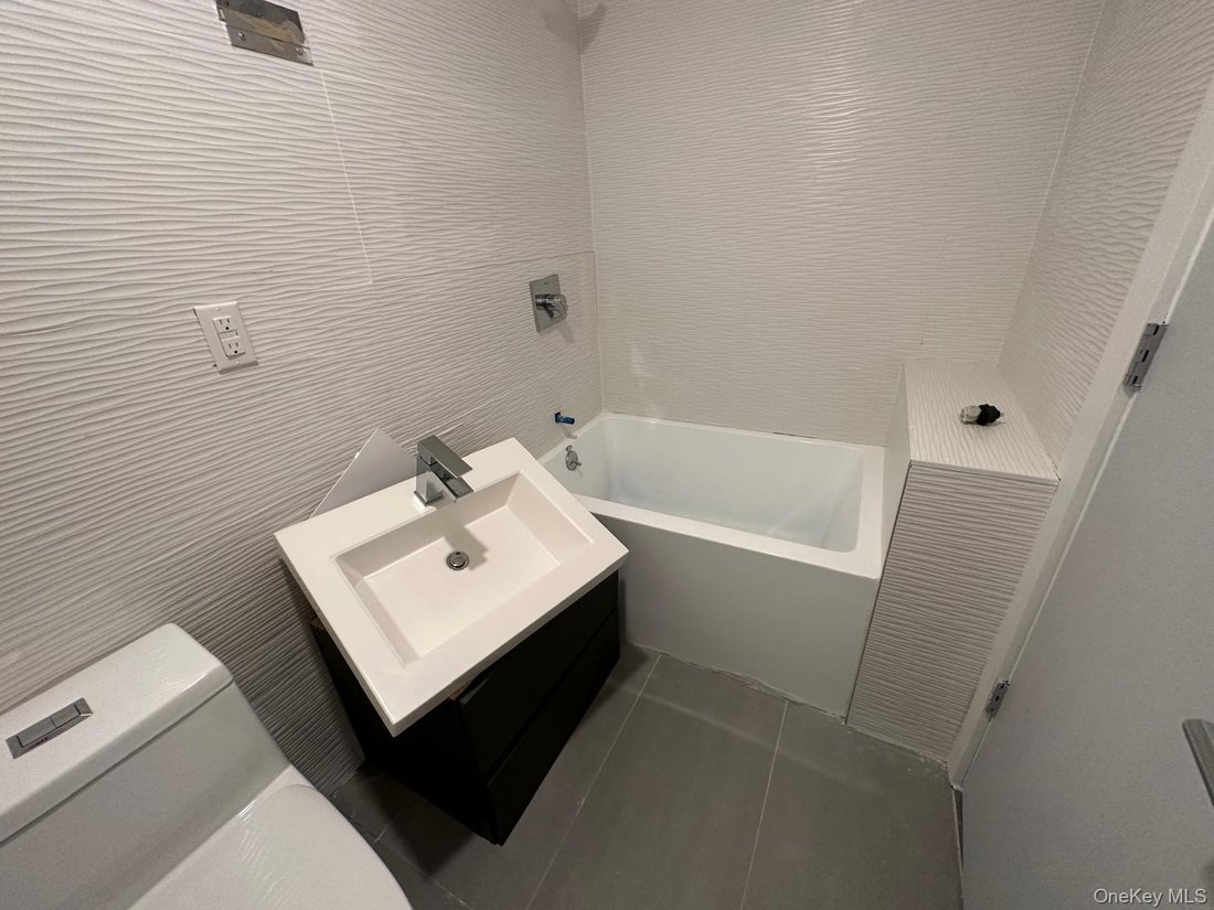 House in New York, New York, United States 3 - 18060233
