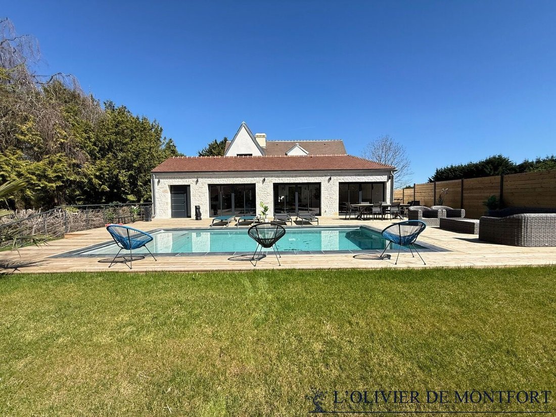 House in Montfort-l'Amaury, Ile-de-France, France 1 - 18060875