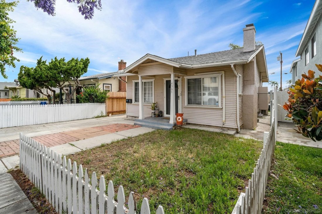 San Diego, California, United States 2 - 18060998