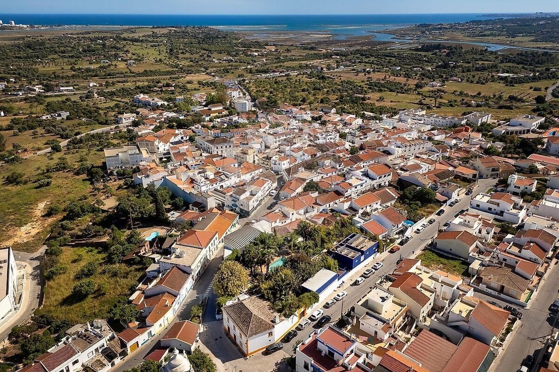 Estate in Mexilhoeira Grande, Algarve, Portugal 2 - 18061041