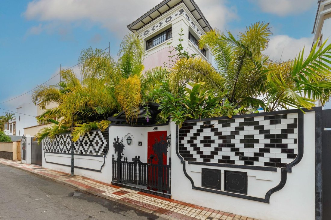 Villa in Ciudad Jardin, Las Palmas de Gran Canaria, Spain 1 - 18060268