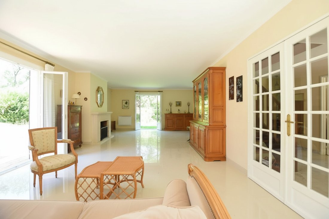 House in Les Essarts-le-Roi, Ile-de-France, France 4 - 18060695