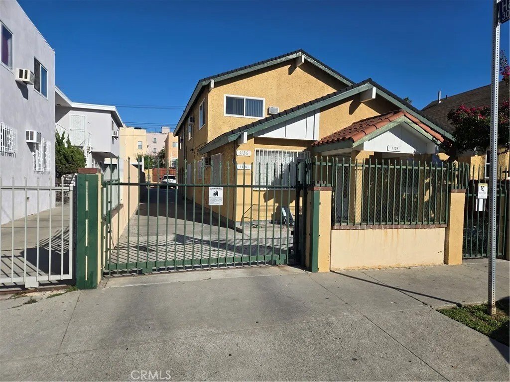 Los Angeles, California, United States 1 - 17390434