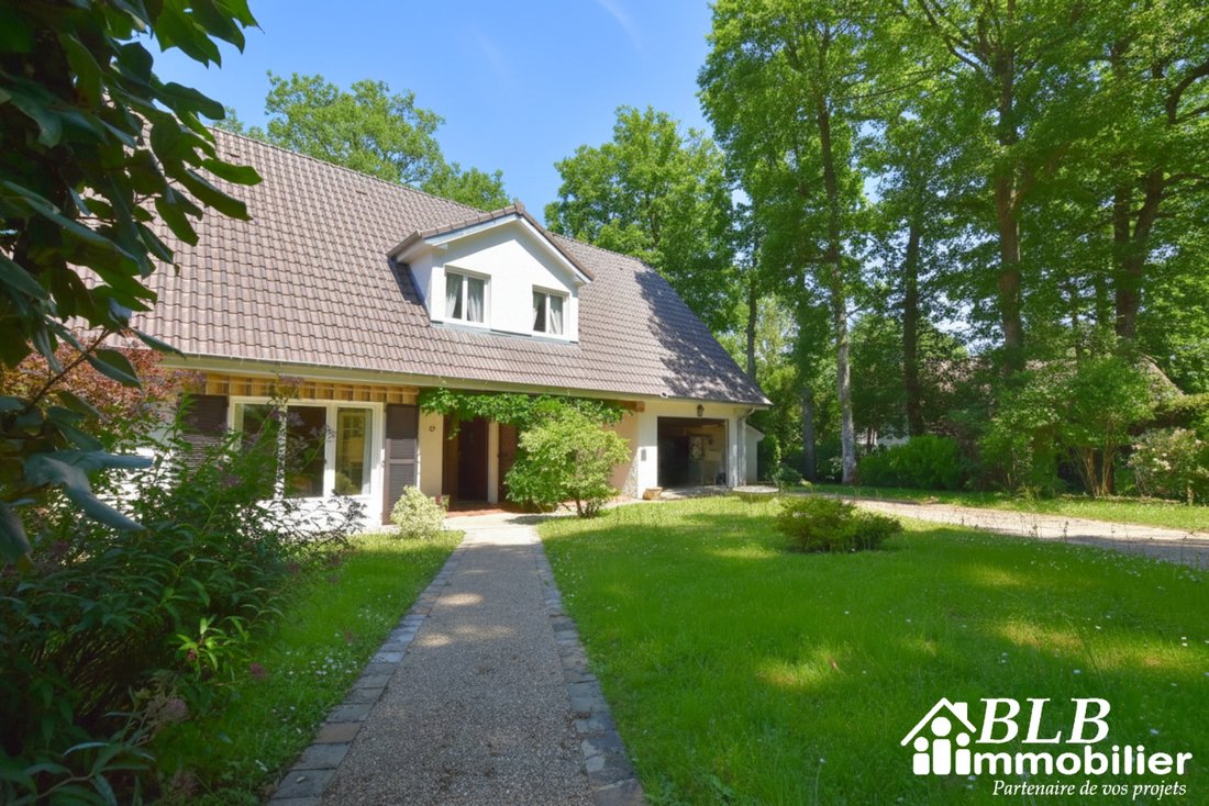 House in Les Essarts-le-Roi, Ile-de-France, France 1 - 18060695