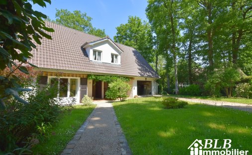 House in Les Essarts-le-Roi, Ile-de-France, France 1