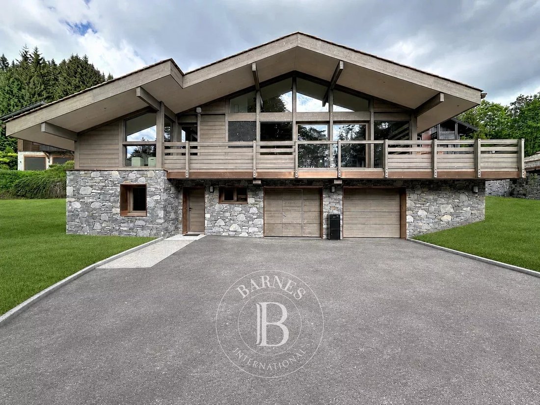 Chalet in Les Gets, Auvergne-Rhône-Alpes, France 1 - 17985996