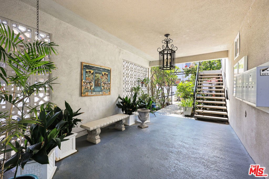 Los Angeles, California, United States 5 - 18060204