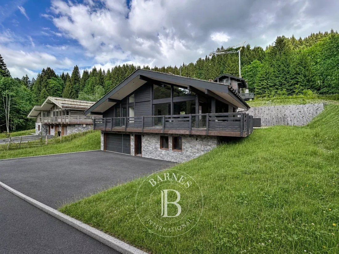Chalet in Les Gets, Auvergne-Rhône-Alpes, France 2 - 17985991