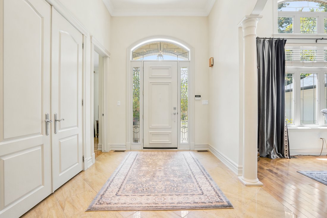 House in Hamilton, Ontario, Canada 4 - 18064655