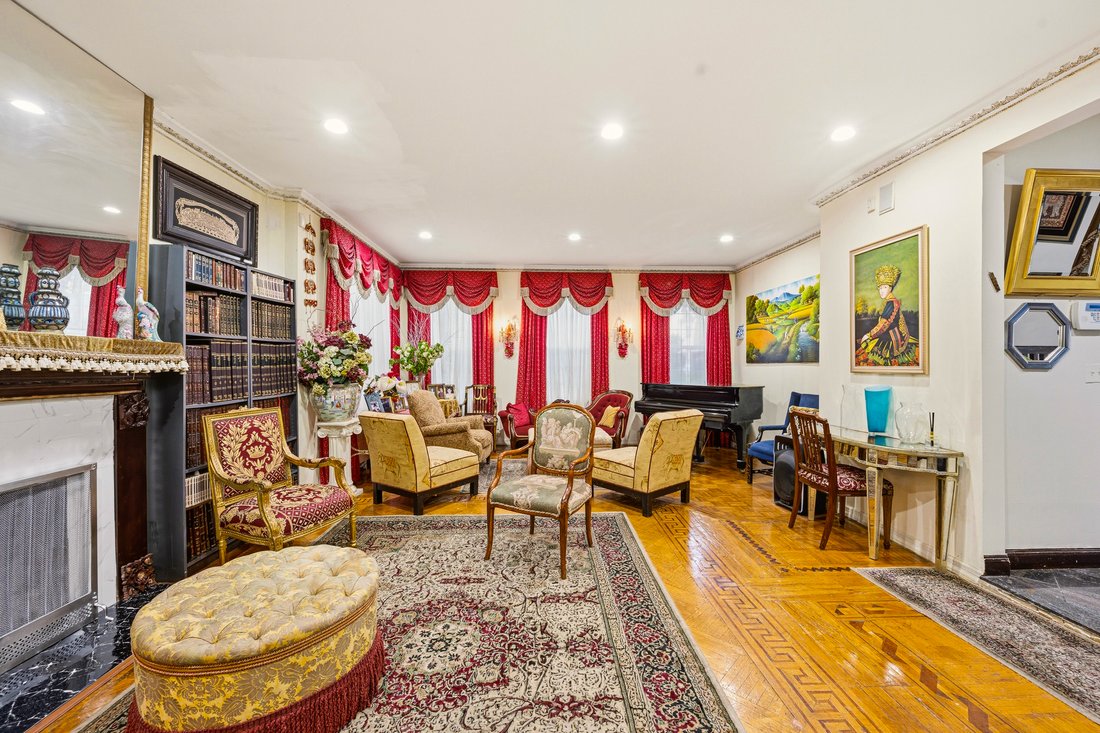 House in New York, New York, United States 2 - 18063840