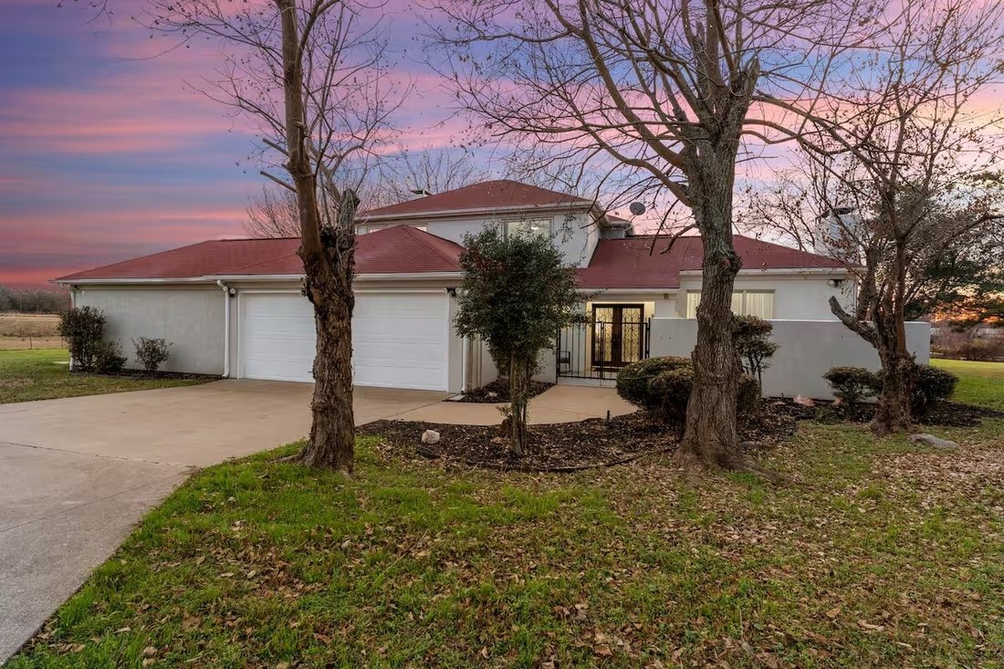 House in Tool, Texas, United States 2 - 18052161