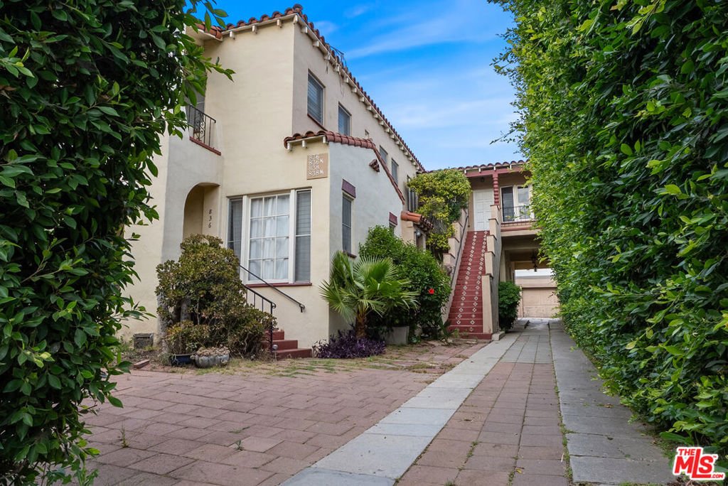 Los Angeles, California, United States 3 - 18062949