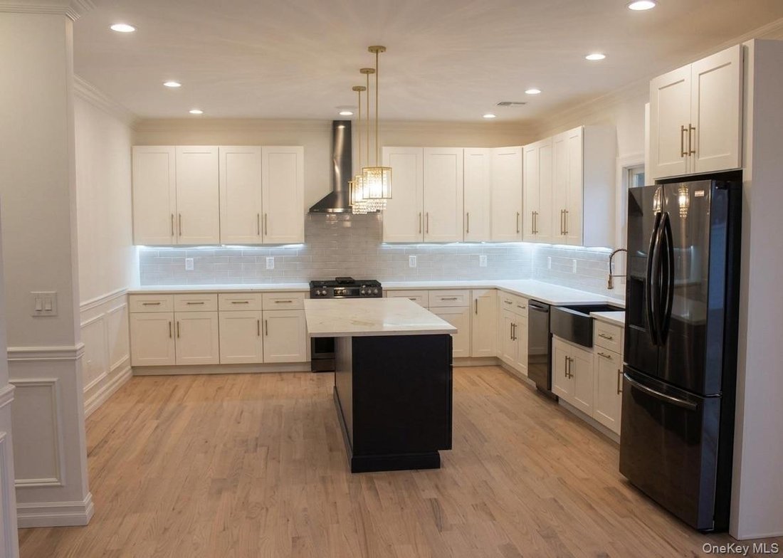 House in Massapequa, New York, United States 2 - 18062690