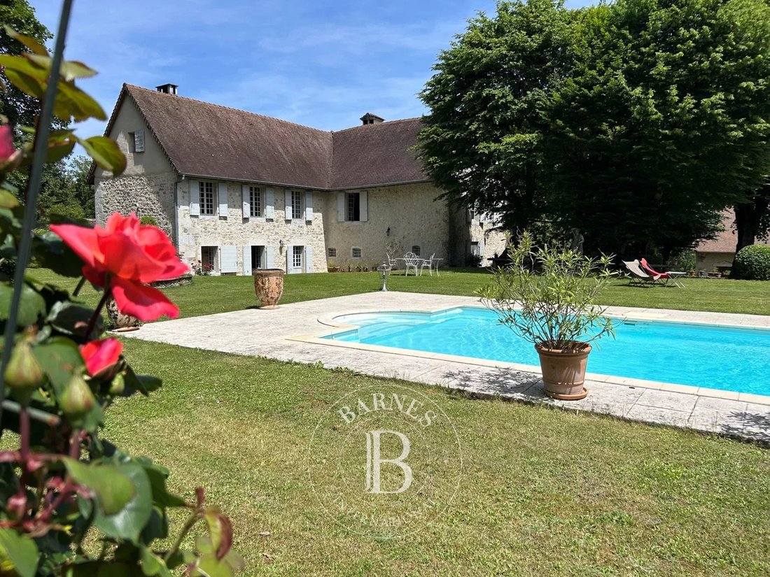 Estate in Chazey-Bons, Auvergne-Rhône-Alpes, France 1 - 18064649