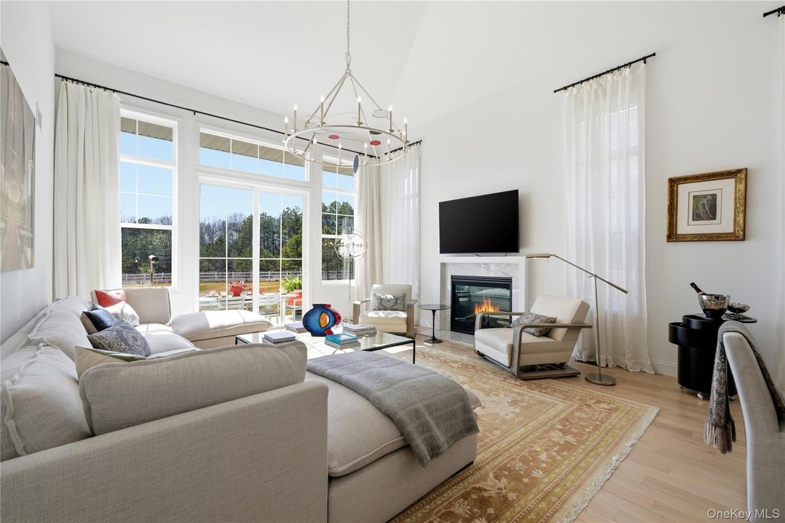 Condo in Yaphank, New York, United States 2 - 17494323