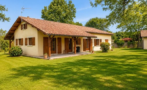 House in Mios, Nouvelle-Aquitaine, France 1
