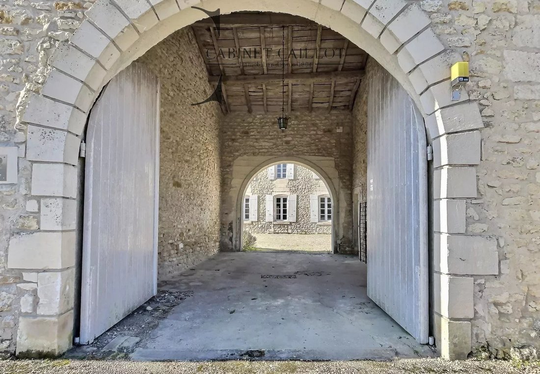 House in Saint-Romain-de-Benet, Nouvelle-Aquitaine, France 4 - 18062880