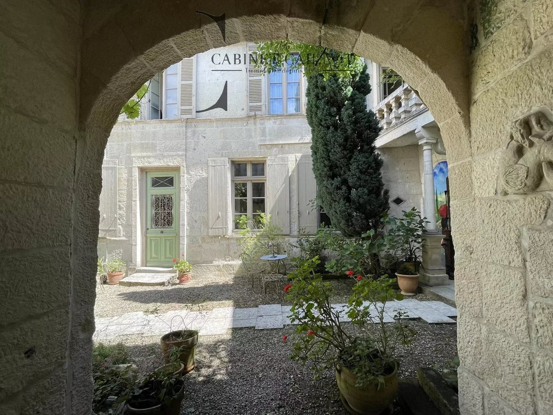 Estate in Centre, Saintes, France 2 - 18062944