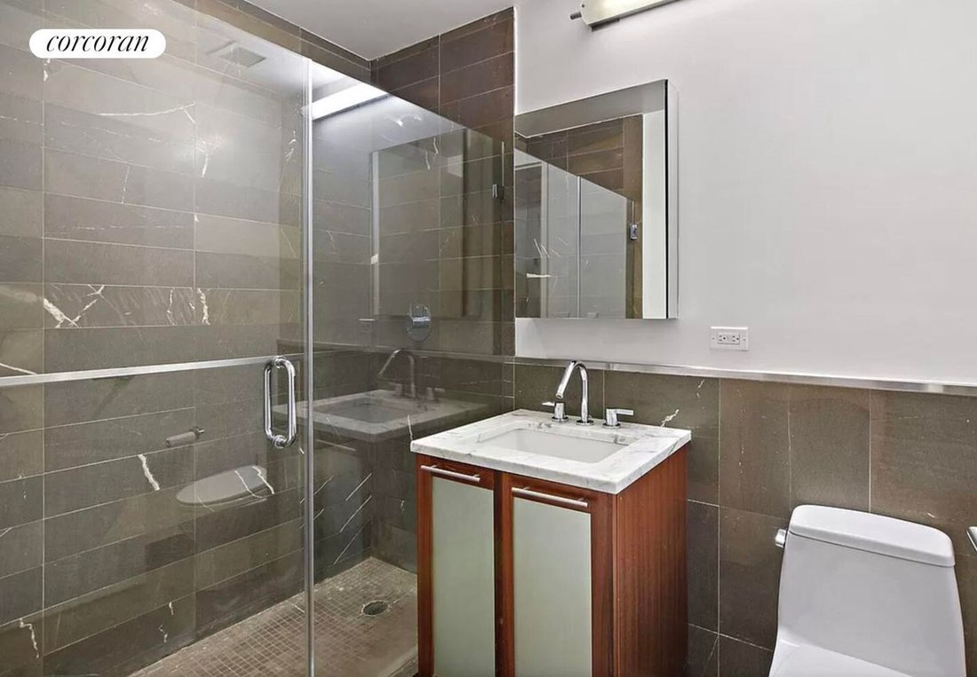 Condo in New York, New York, United States 5 - 18065357