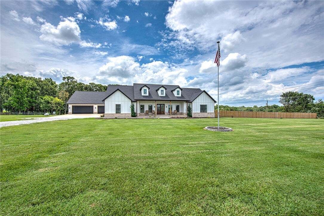 House in Maysville, Arkansas, United States 1 - 18063643