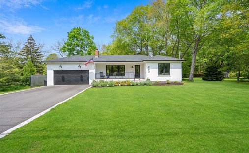 House in Yaphank, New York, United States 1